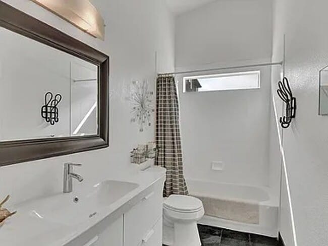 Building Photo - 15692 Paiute Cir