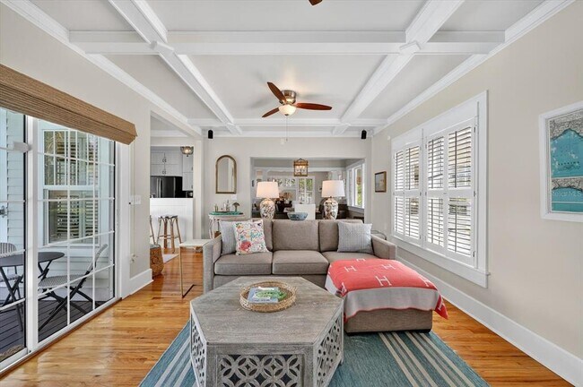 Building Photo - 235 10th Ave NE