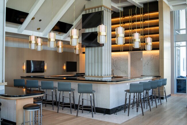 Building Photo - 220 Lake Shore Dr