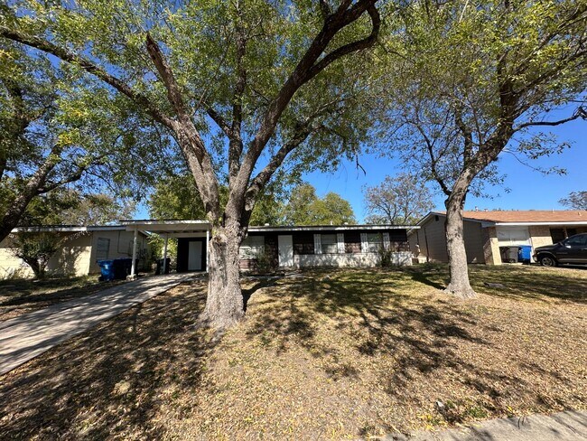 Building Photo - 5127 Village Green