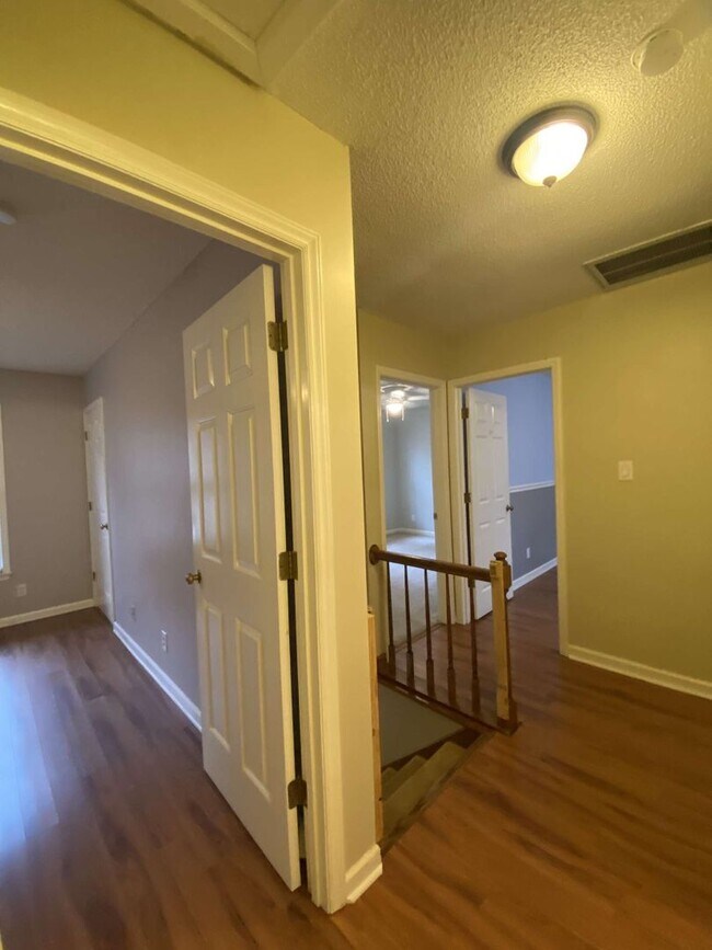 Building Photo - Charming 3 Bed Colonial in Woodcroft!