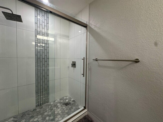Building Photo - 2801 Los Felices Cir E