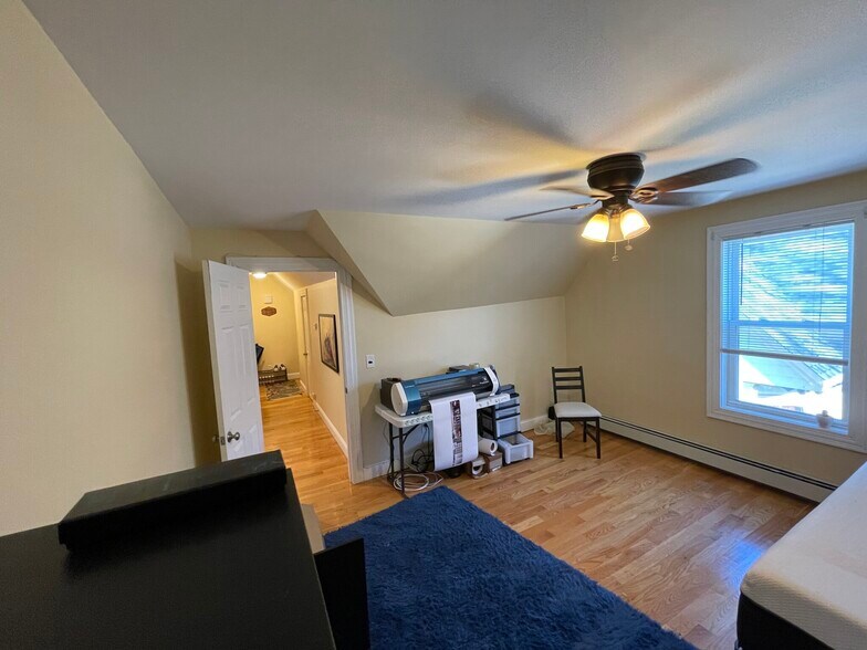 Building Photo - 5 Irving St