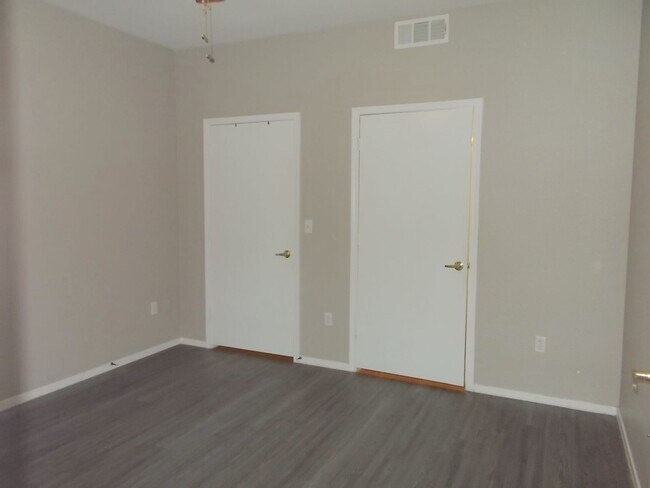 Building Photo - Bright Ground-Floor Condo in Gated Traverse Point with Pool & Spa Amenities