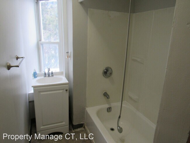 Building Photo - 4 br, 2 bath House - 170 Miller Street