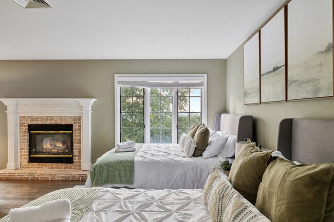 Building Photo - 321 Museum Village Rd