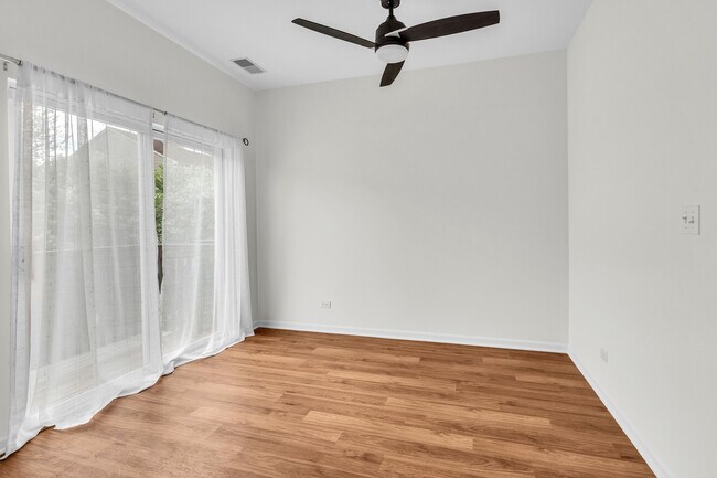 Building Photo - 1084 Ellsworth Dr