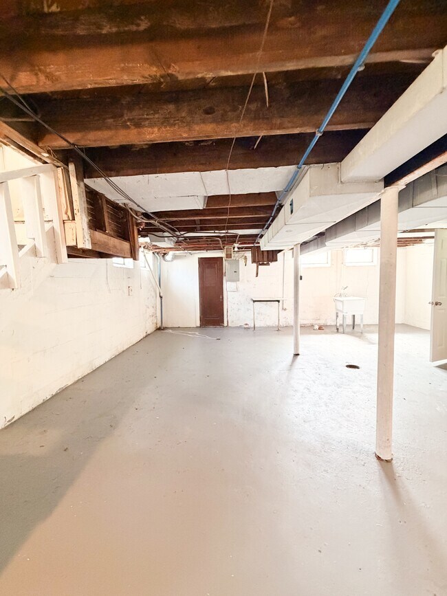 Building Photo - 5267 Haverhill St