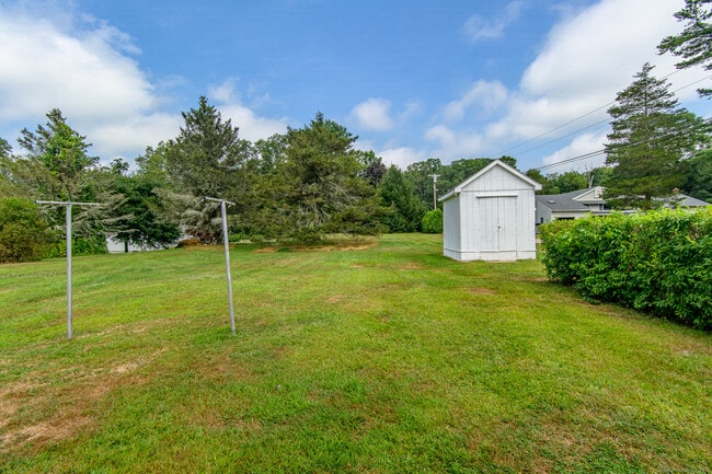 Building Photo - 805 Mashamoquet Rd