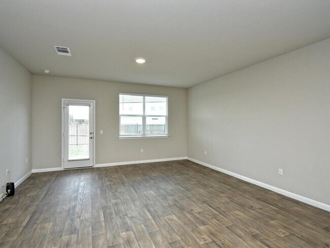 Building Photo - 413 Rainmaker Ln