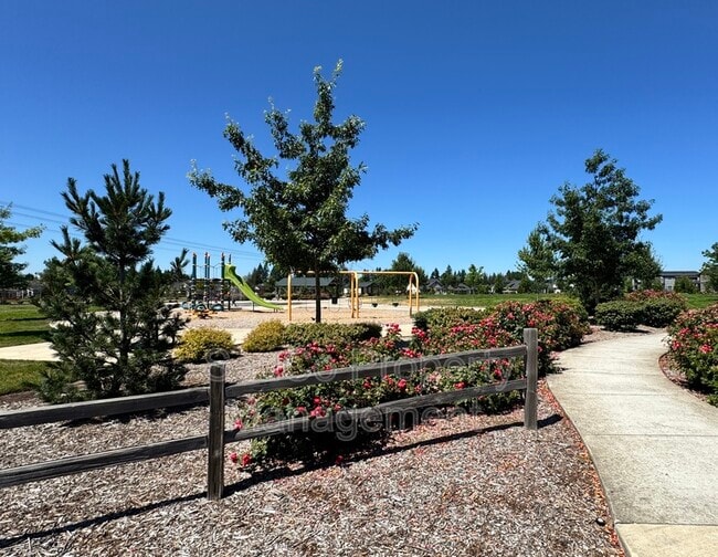Building Photo - 5575 SE 80th Ave