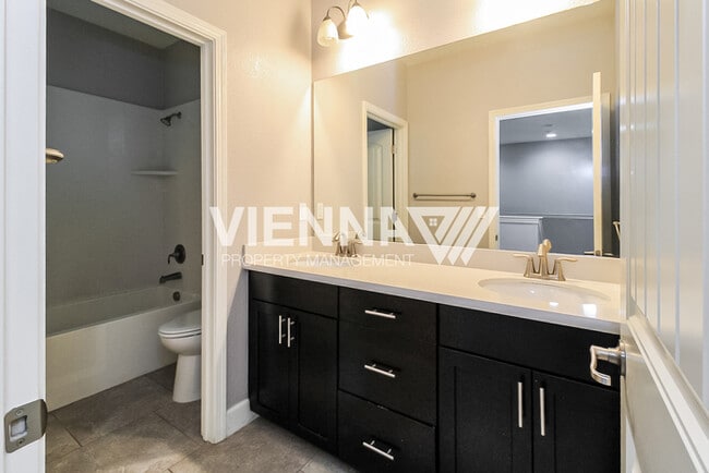 Building Photo - 400 Dormarin Pl