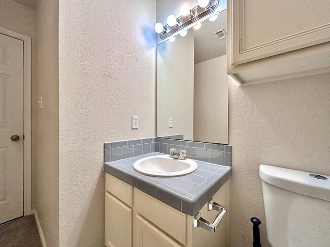 Building Photo - Bright and Comfortable 3BR/2BA Home with Garage & Backyard