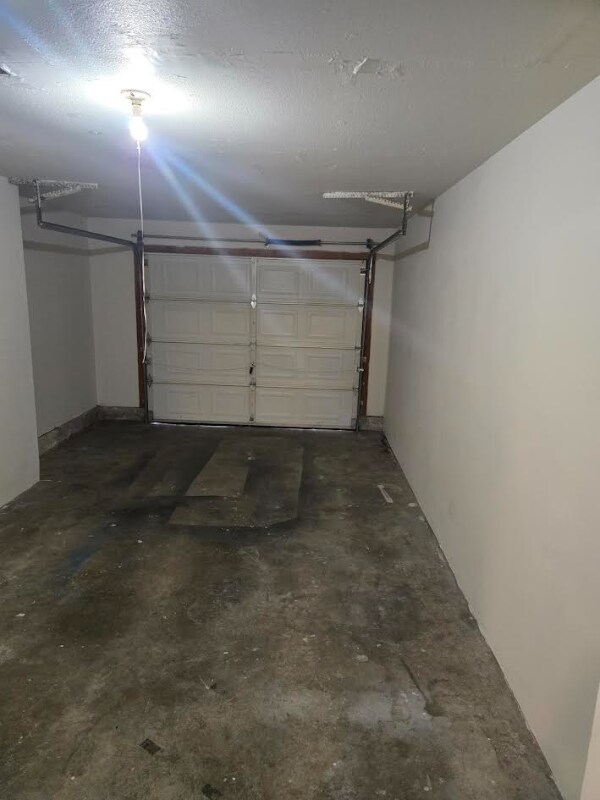 Building Photo - 9154 Rainbow Ln