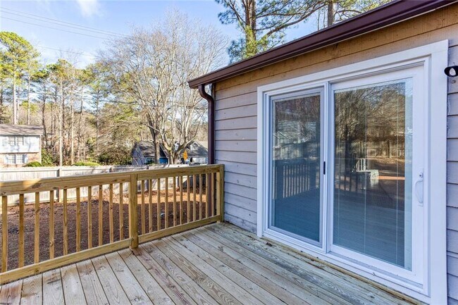 Building Photo - 4049 Leicester Dr NE