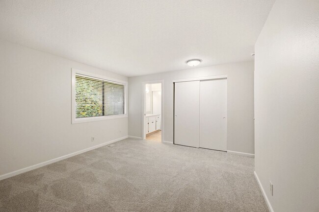 Building Photo - 17563 SW Granada Dr