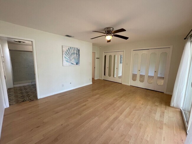 Building Photo - 6520 Havenside Dr