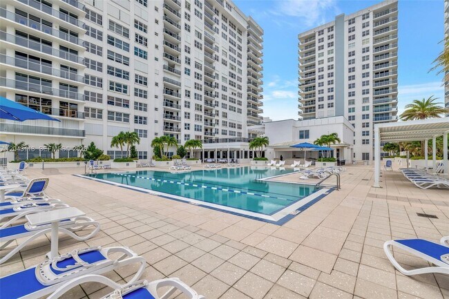 Building Photo - 2751 S Ocean Dr