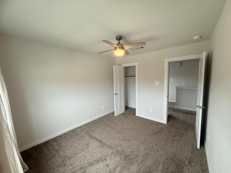 Building Photo - 1218 Amistad Lp