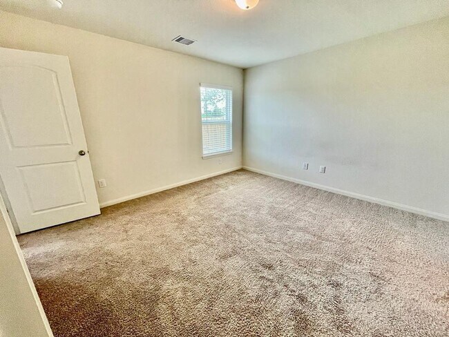 Building Photo - 22610 Cloverland Field Dr