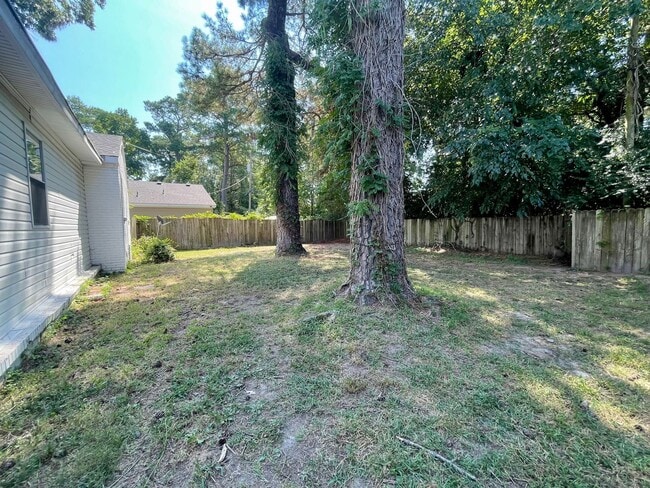 Building Photo - 3561 Champlain Ln