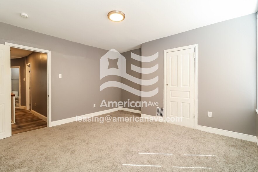 Building Photo - 1345 N Myrtlewood St