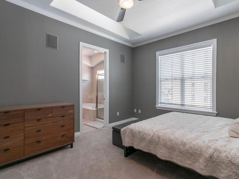 Building Photo - 40 Madison St