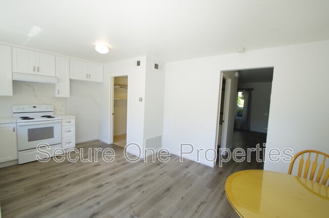 Building Photo - 491 Serento Cir