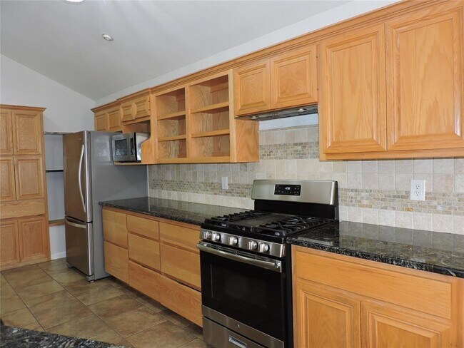 Building Photo - 1404 Peachtree Valley Dr