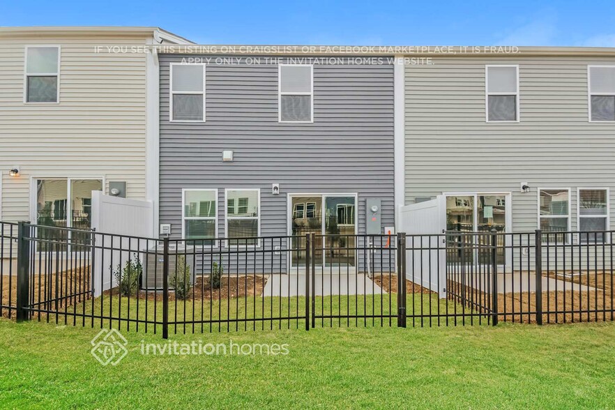 Building Photo - 840 Holiday Pk Ln