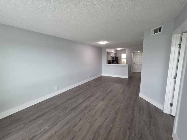 Building Photo - 2108 S Cypress Bend Dr