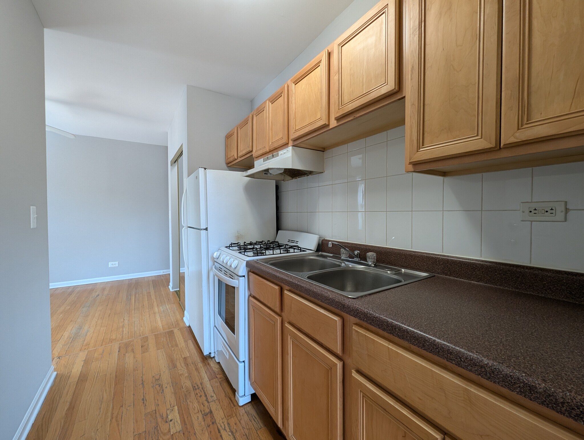 Building Photo - 928 W Dakin St