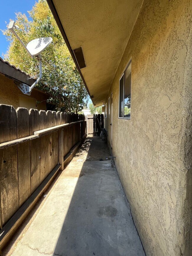 Building Photo - 4061