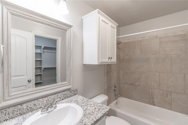 Building Photo - Townhouse Duplex in Edmond