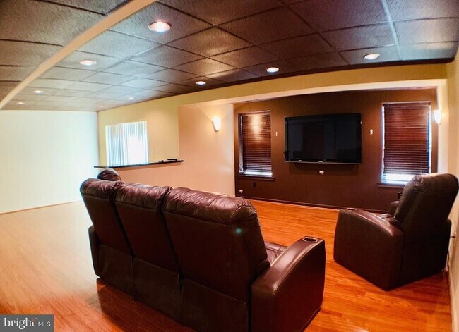 Building Photo - 21 Warwick Way