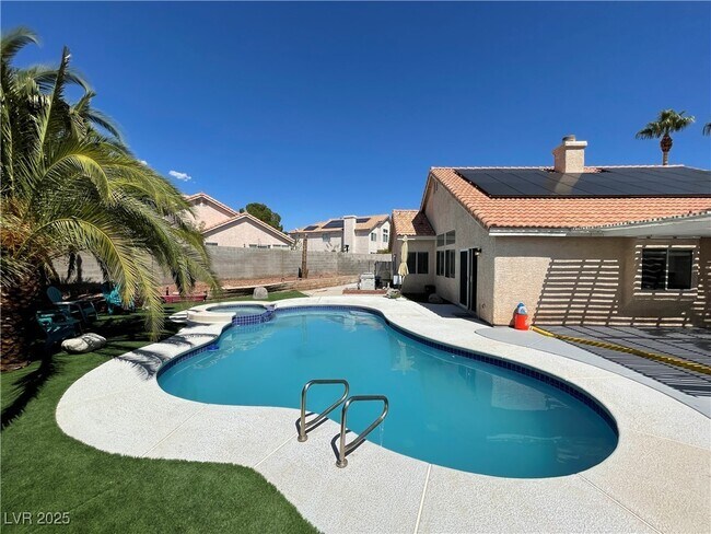 Building Photo - 1332 Royal Creek