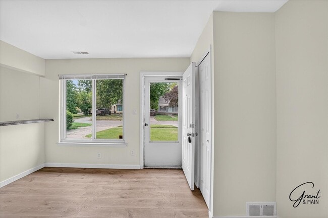 Building Photo - $1550 3 bedroom ranch