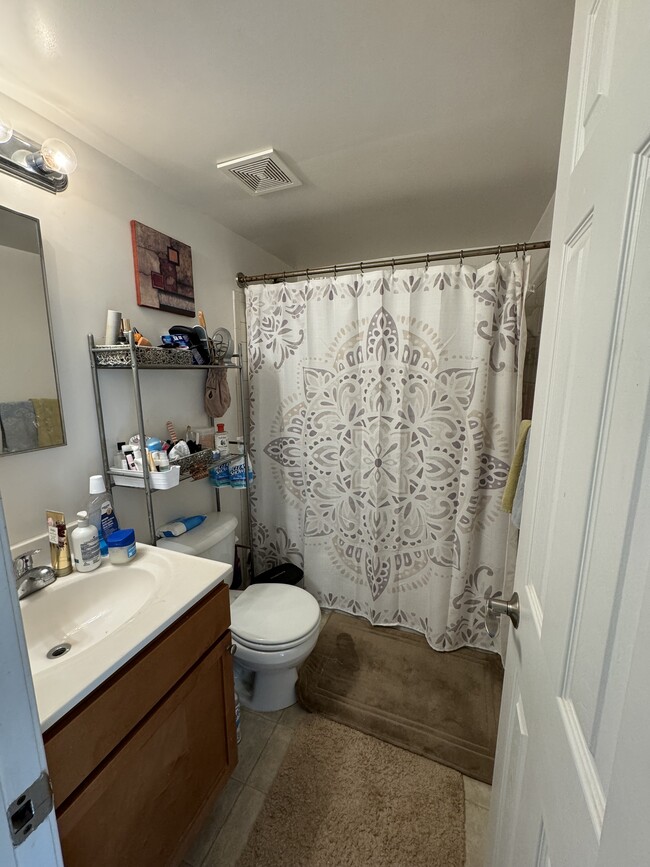 Bathroom - 1515A N Van Dorn St