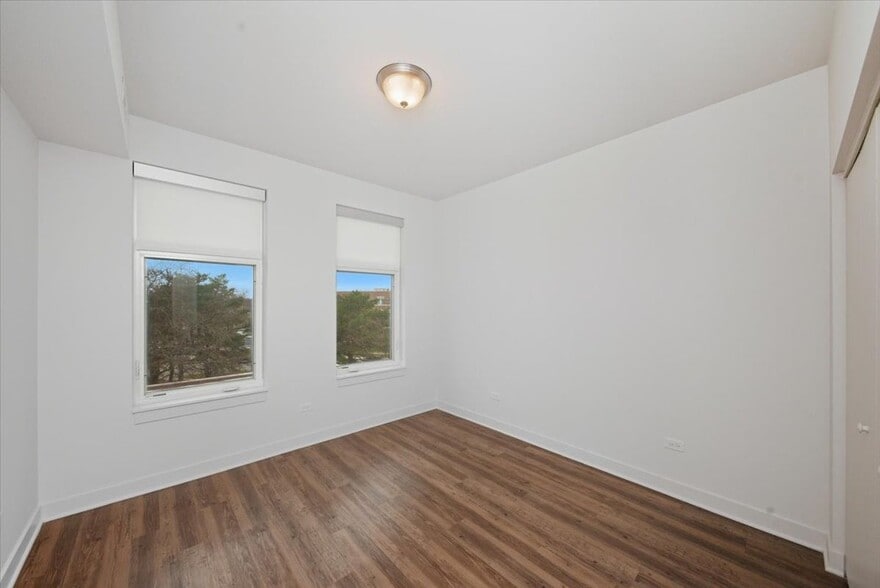 Building Photo - 500 N Northwest Hwy