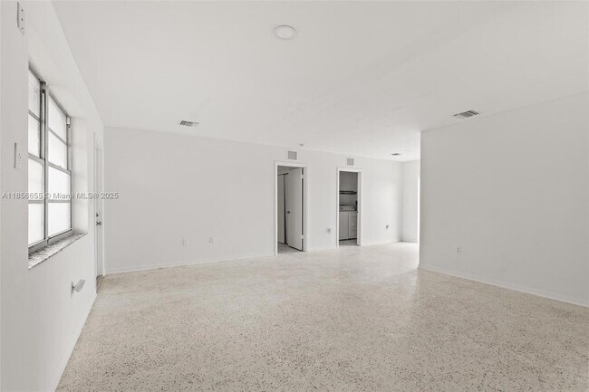 Building Photo - 1621 NW 13th Ave