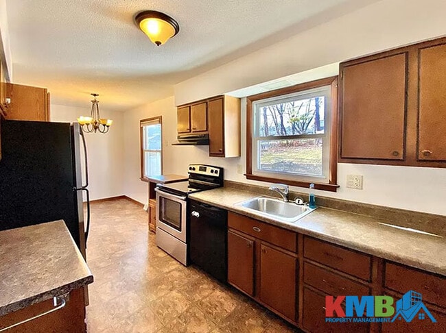 Building Photo - 1209 Harold Dr SE