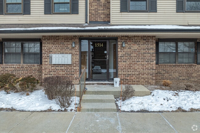 Entrance - Jefferson West Condominiums