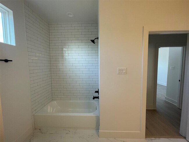 Building Photo - 6412 Highland Pine Ln