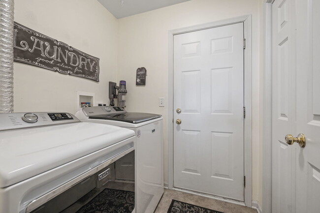 Building Photo - 23900 McMullin Cir
