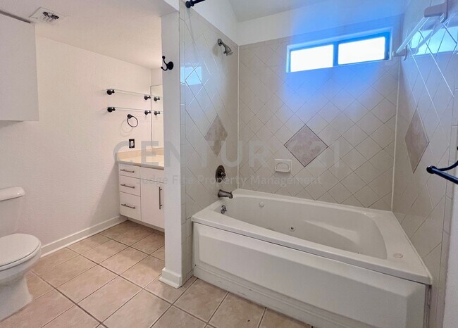 Building Photo - Beautiful 1/1.5 Condo in Dallas For Rent!