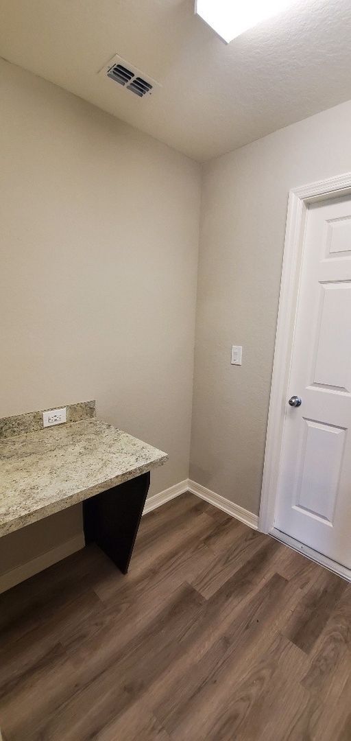 Building Photo - 4-Bedroom, 2-Bathroom in Winter Haven ***MOVE-IN SPECIAL/50% OFF 2ND MONTH!!***