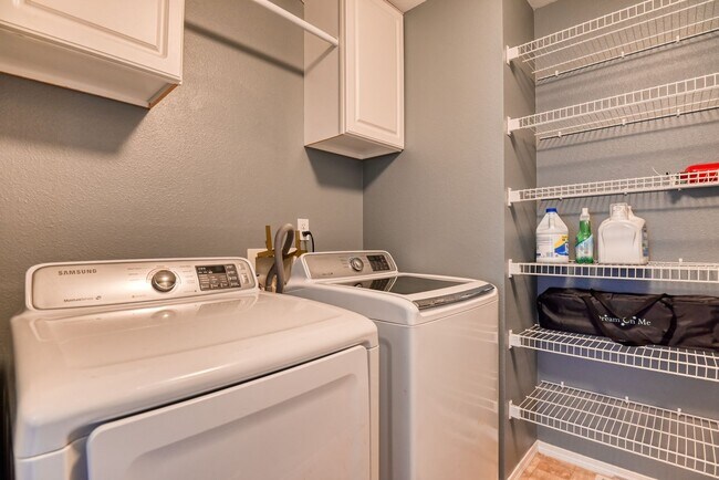 Building Photo - Updated 4 bedroom west Colorado Springs home