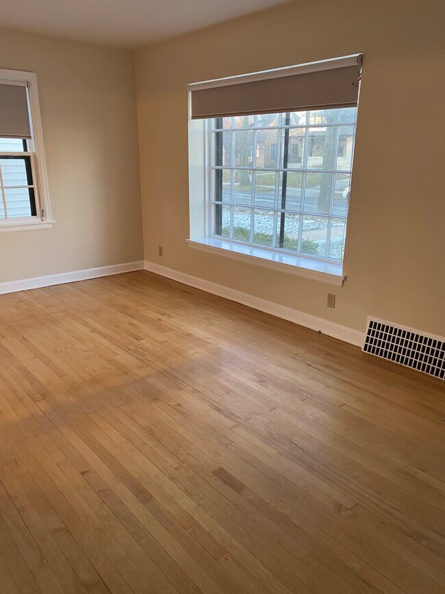 Living Room - 6419 W Chambers St