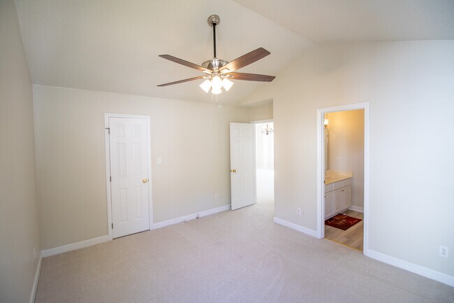 Building Photo - 223 Gregory Dr