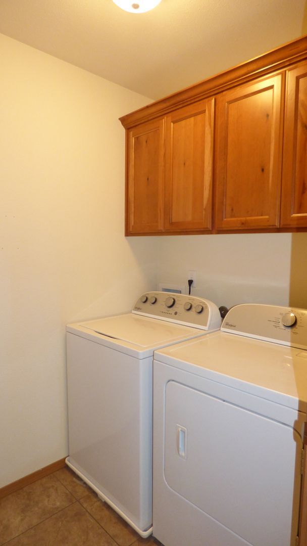 Building Photo - 620-622 Ecols St S Monmouth, OR 97351
